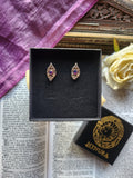 Coleção Ressonância Arcana - Brincos artesanais em bronze com cristais multicoloridos