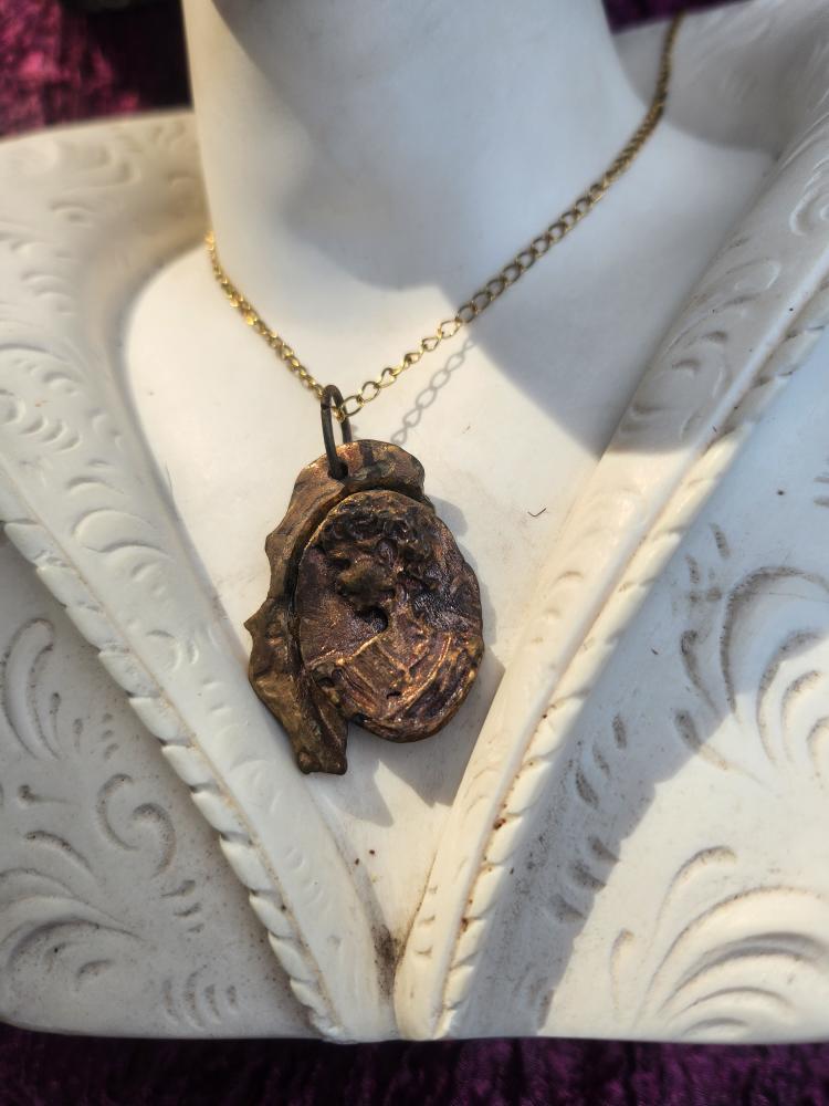 Medalhão romano em bronze feito à mão