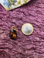 Colección Resonancia Arcana – Colgante de cobre hecho a mano con cristal ovalado marrón