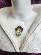 Coleção Ressonância Arcana – Pendente de cobre feito à mão com cristal oval iridescente