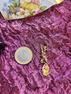 Coleção Ecos do Céu - Pendente Anjo em bronze feito à mão com cristal Aurora