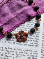 Colección Flor Eterna - Pulsera de Piedra Volcánica y Cobre