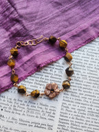 Colección Flor Eterna - Pulsera de Ojo de Tigre y Cobre