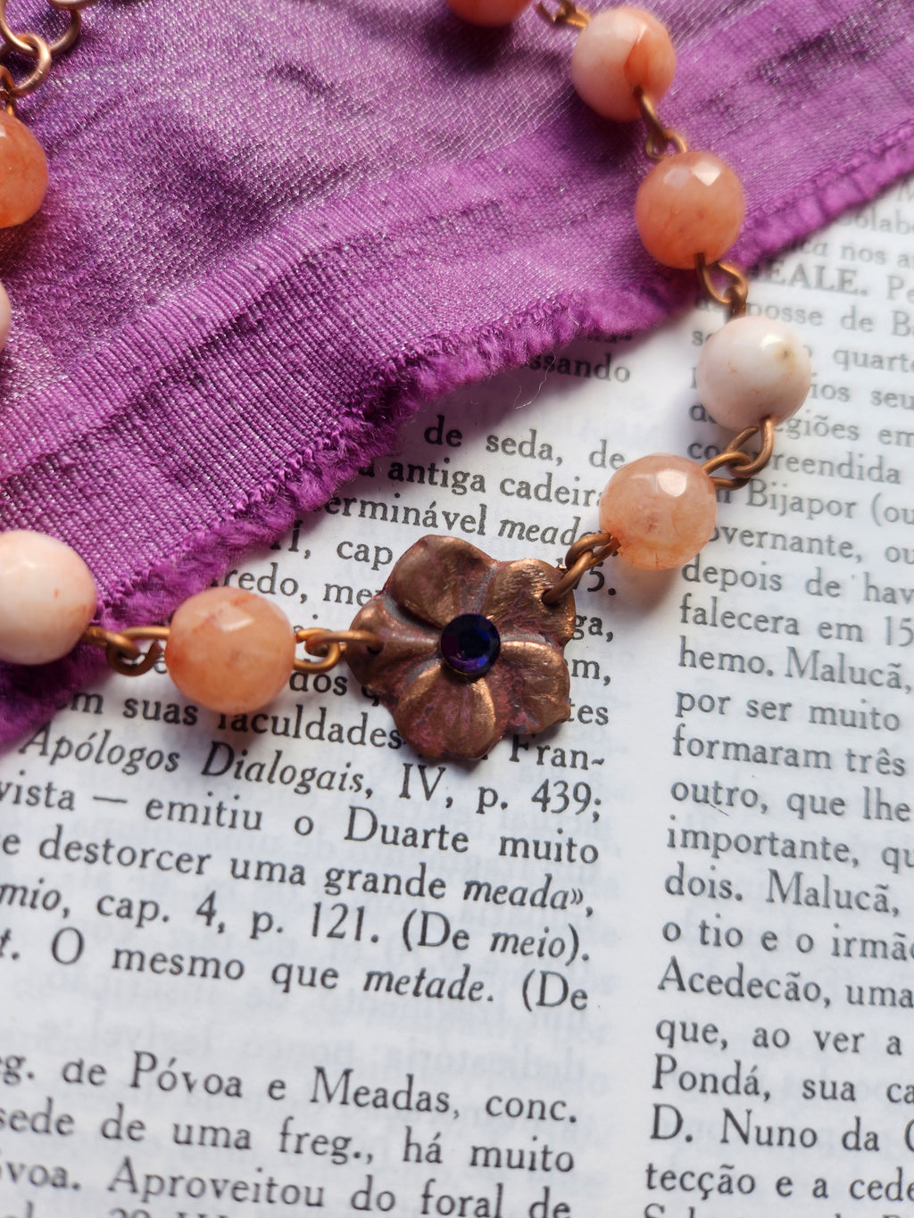 Colección Flor Eterna - Pulsera de Ópalo Rosa y Cobre