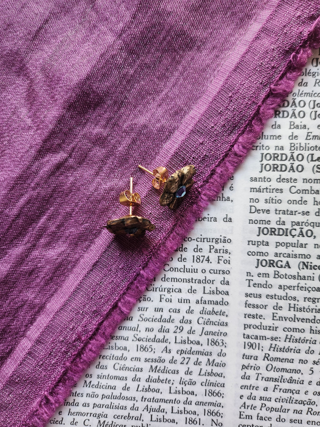 Colección Eternal Bloom – Pendientes de flor de cristal hechos a mano con cristal azul claro