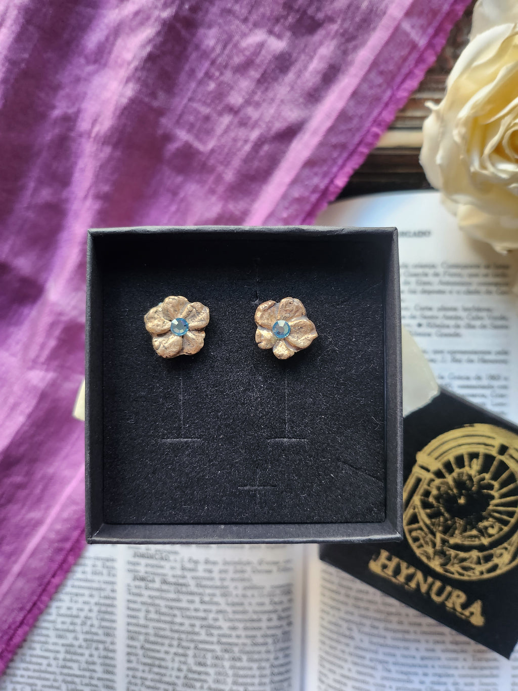 Colección Eternal Bloom – Pendientes de flor de cristal hechos a mano con cristal azul claro