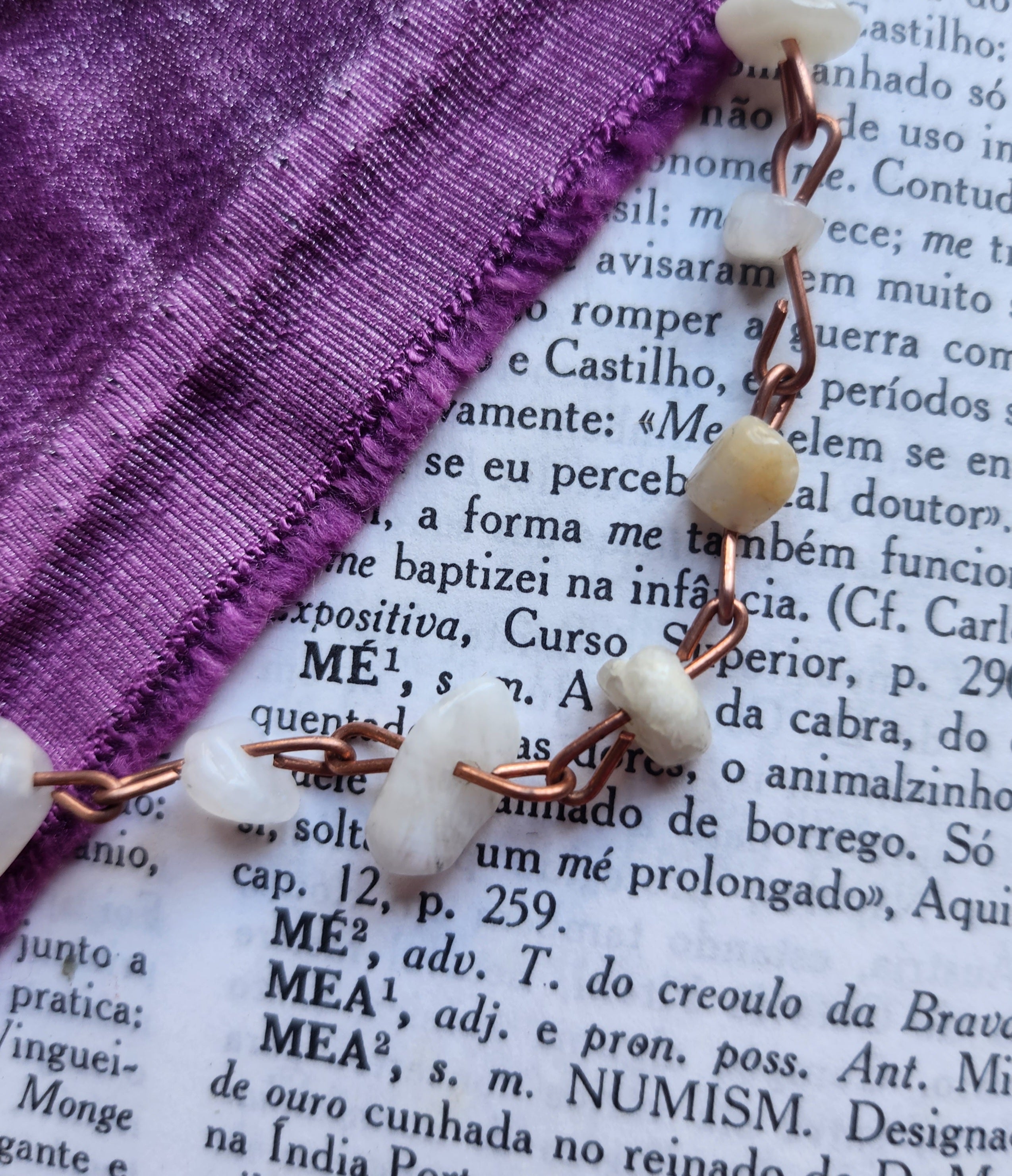 Pulsera de piedra lunar y cobre