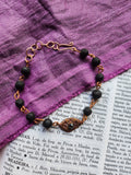 Colección Resonancia Arcana - Pulsera de piedra volcánica y cobre