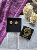Colección Eternal Bloom – Pendientes de flor de bronce hechos a mano con cristal rosa claro