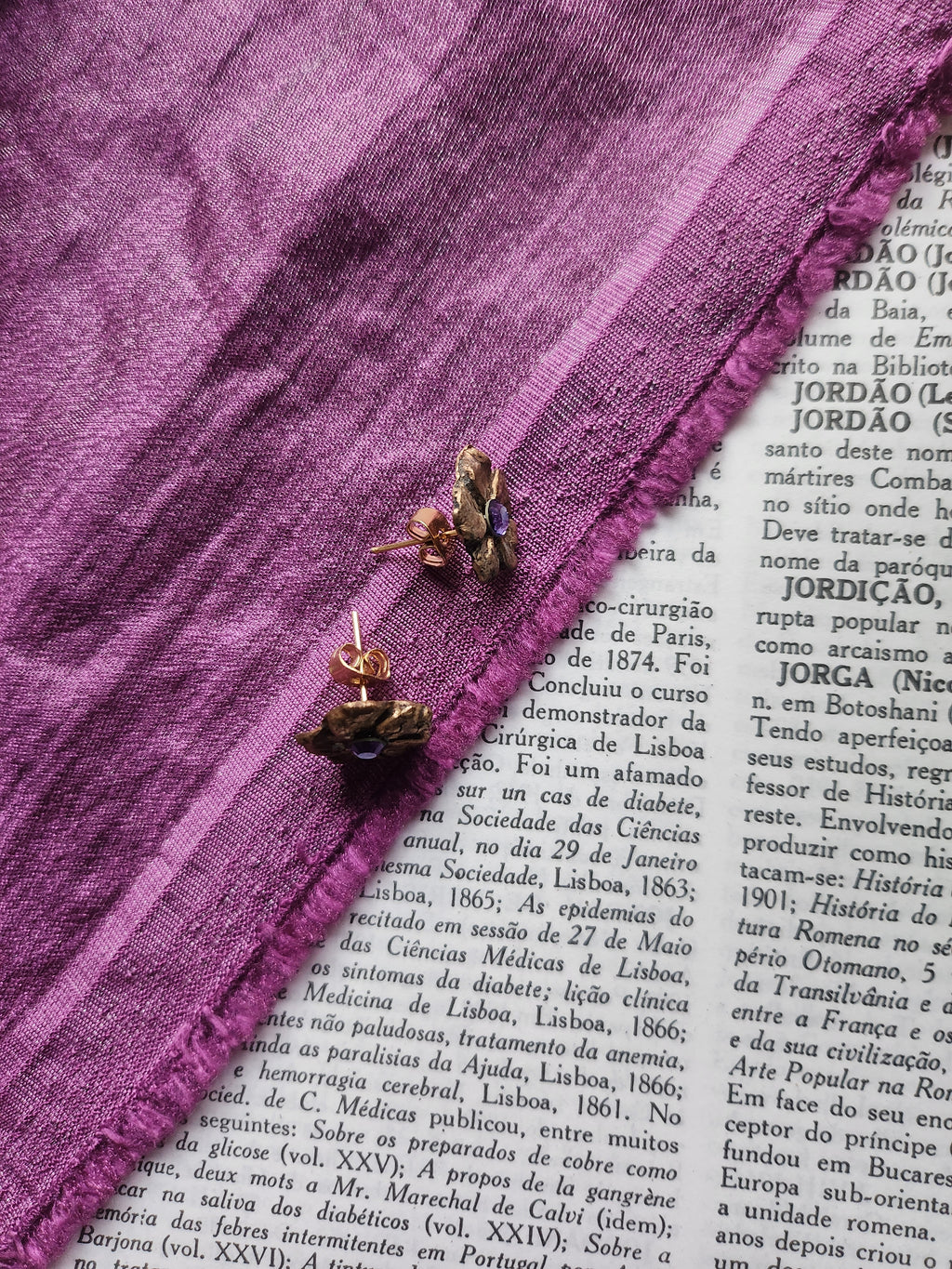 Colección Eternal Bloom – Pendientes de flor de cristal hechos a mano con cristal de tanzanita